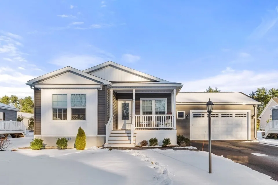 106 Sycamore Lane Unit 106 in Taunton, MA